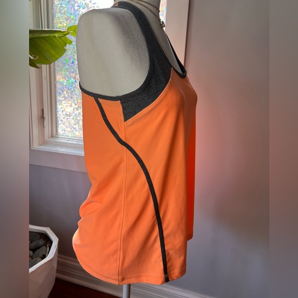 VOGO Athletica Tank - Picture 3 of 5